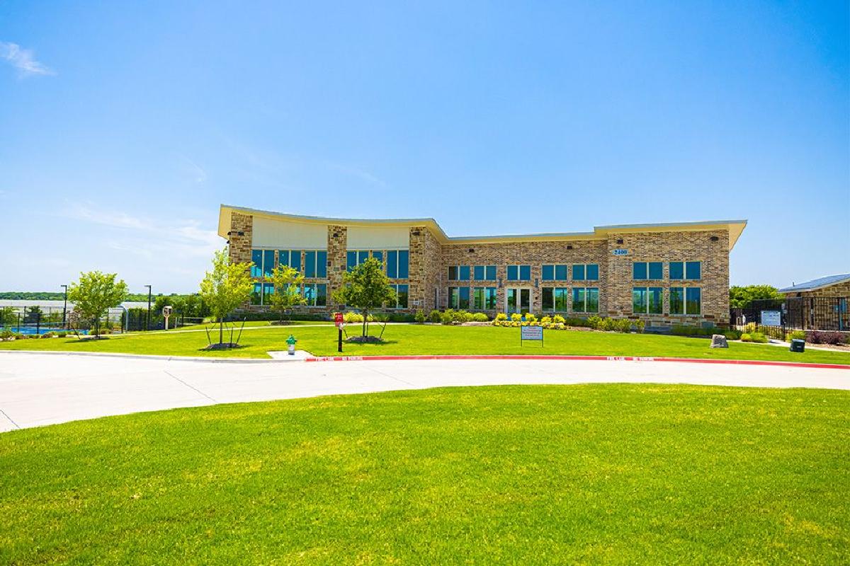 Valencia on The Lake