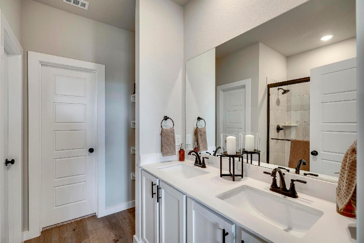 Fairway Crossing 40s