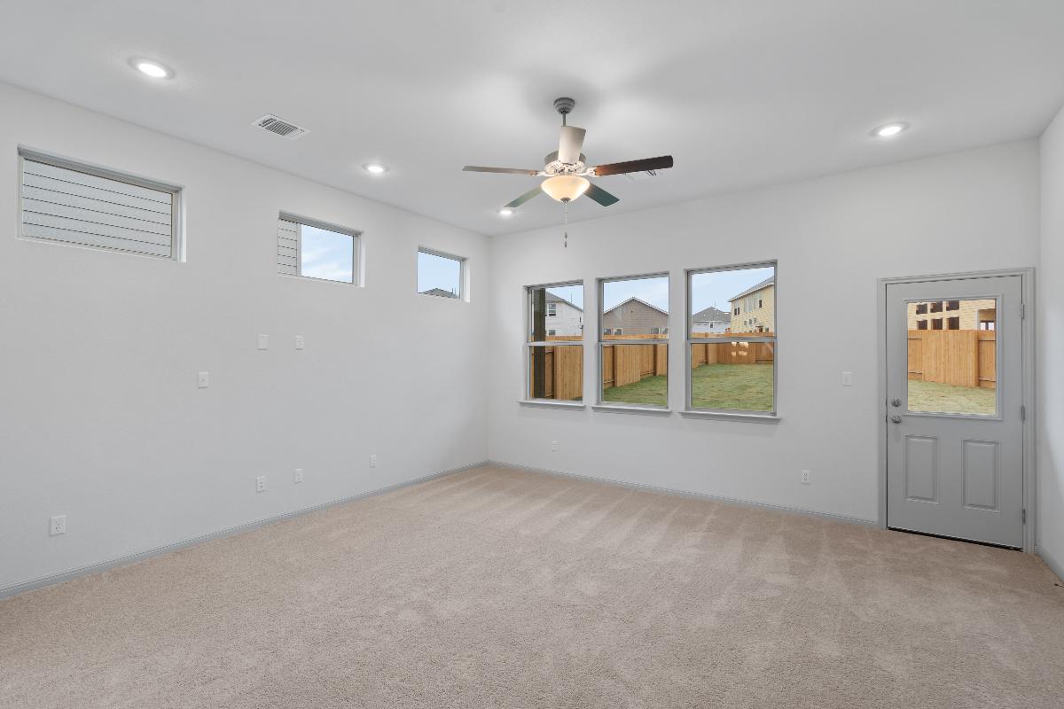 2885-LIVINGRM-BACKYD